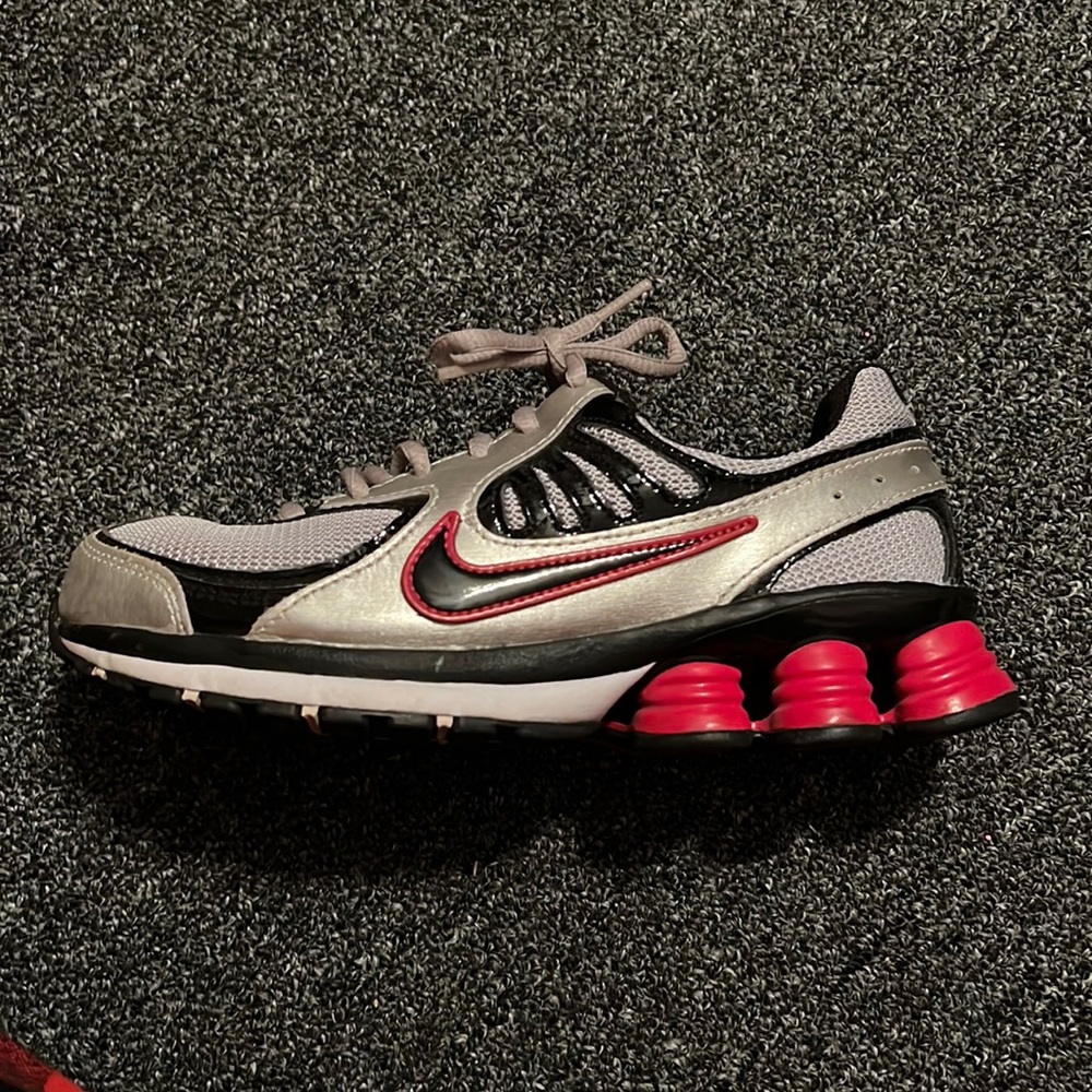 Nike shox gym shoes